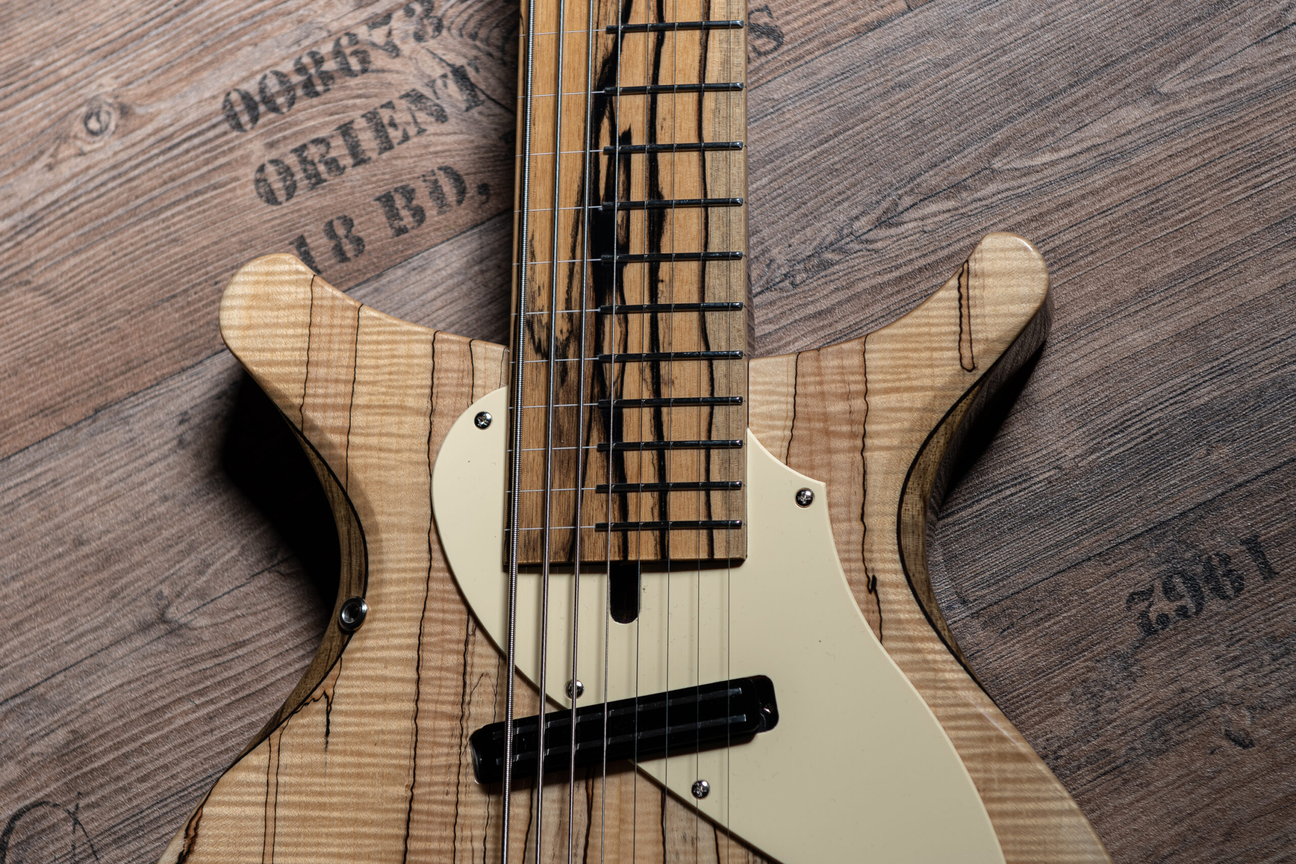 U8 – 3/8 fretless White Ebony